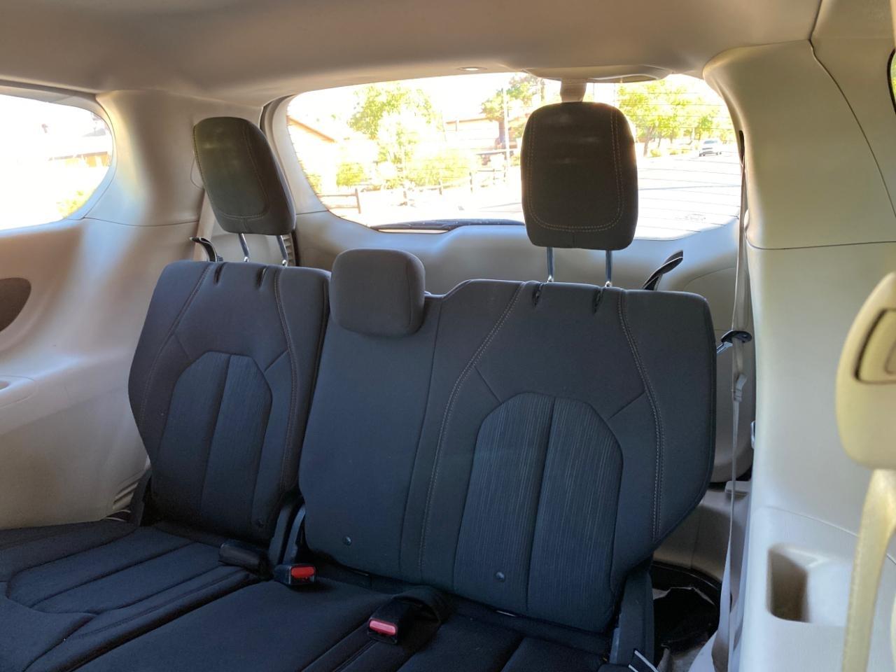 Chrysler Pacifica LX 2019