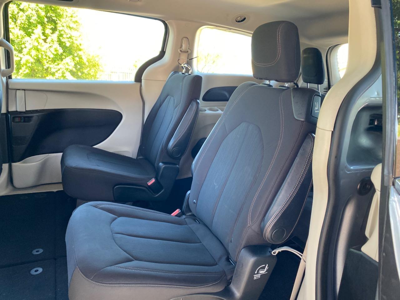 Chrysler Pacifica LX 2019