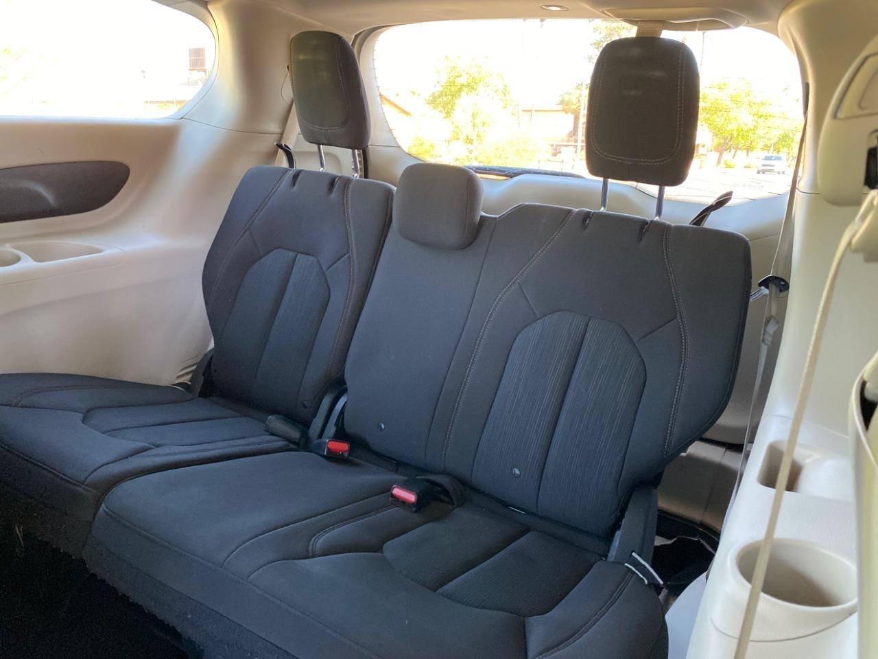 Chrysler Pacifica LX 2019
