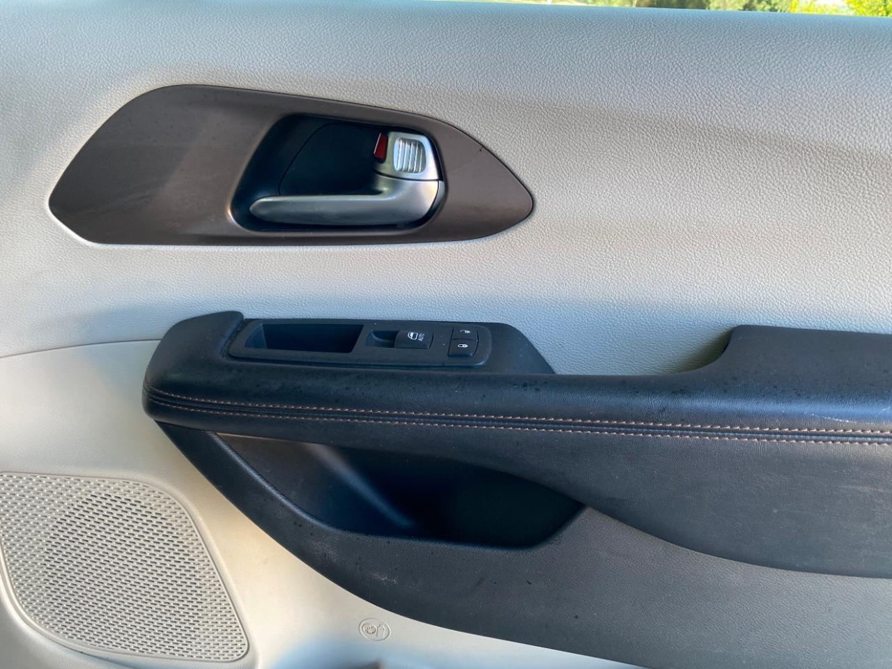 Chrysler Pacifica LX 2019