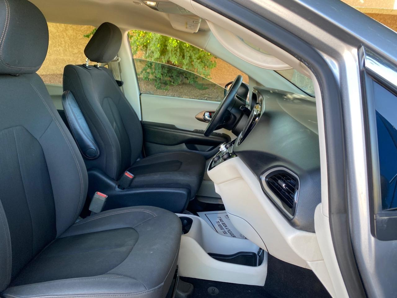 Chrysler Pacifica LX 2019