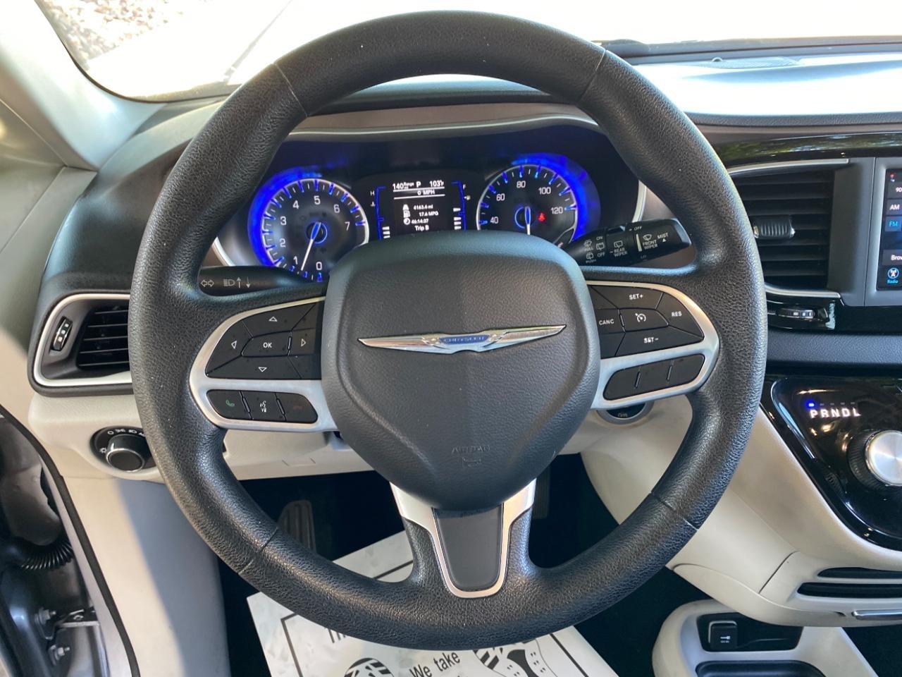 Chrysler Pacifica LX 2019