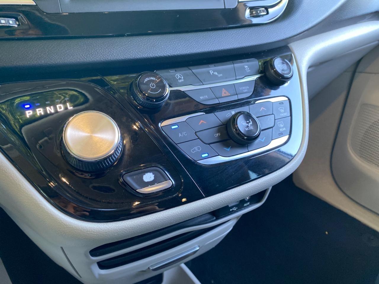 Chrysler Pacifica LX 2019