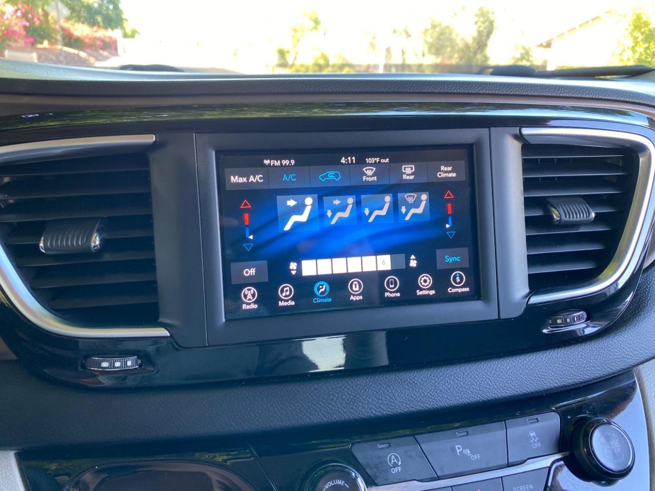 Chrysler Pacifica LX 2019