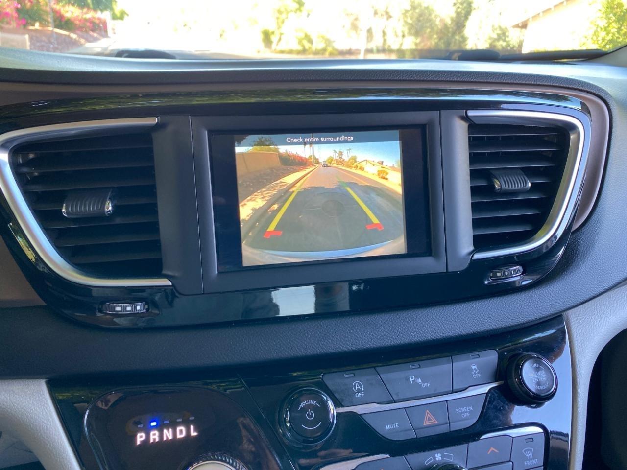 Chrysler Pacifica LX 2019