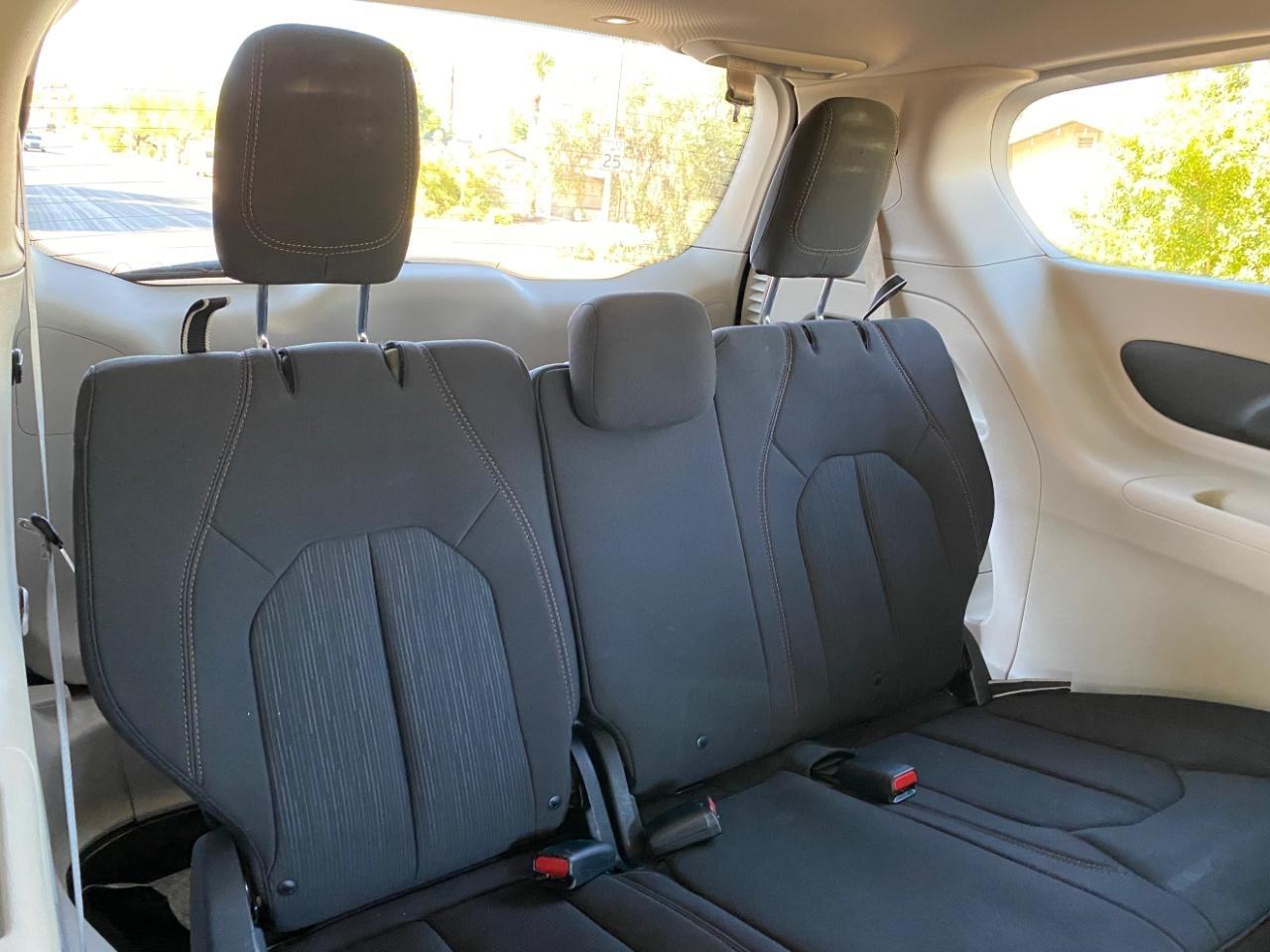 Chrysler Pacifica LX 2019