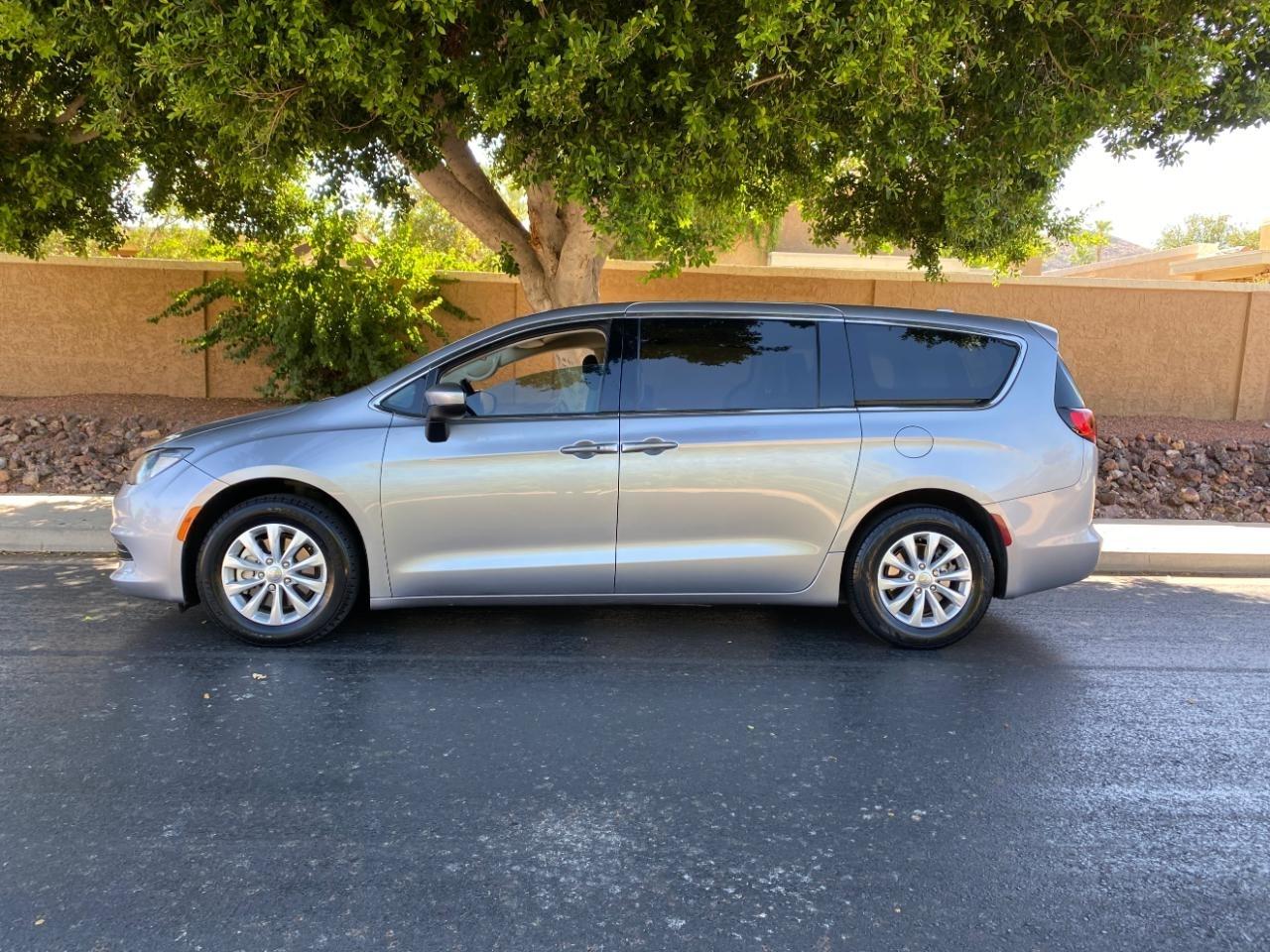 Chrysler Pacifica LX 2019