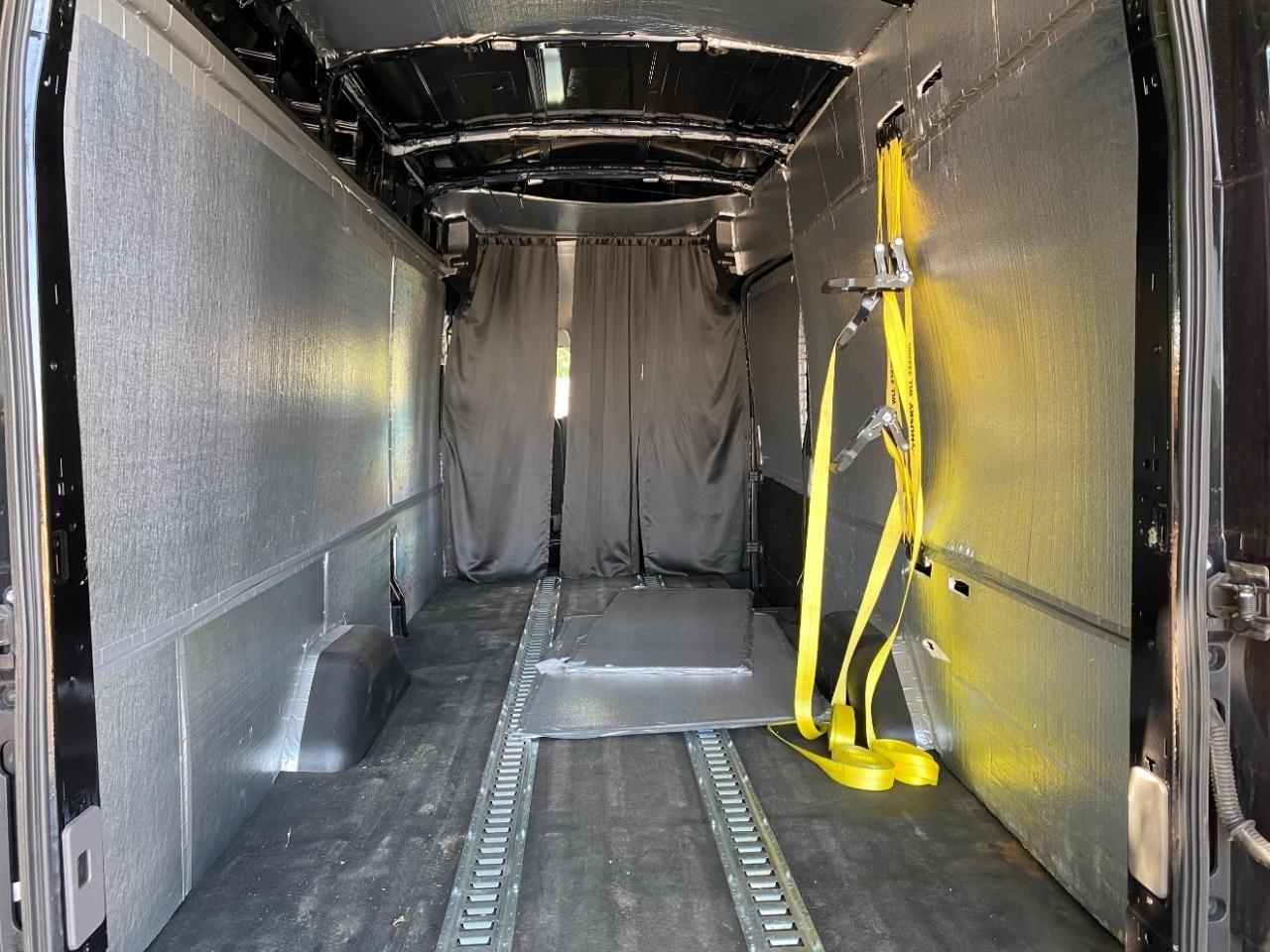 Ford Transit 250 Van High Roof w/Sliding Pass. 148-in. WB EL 2023