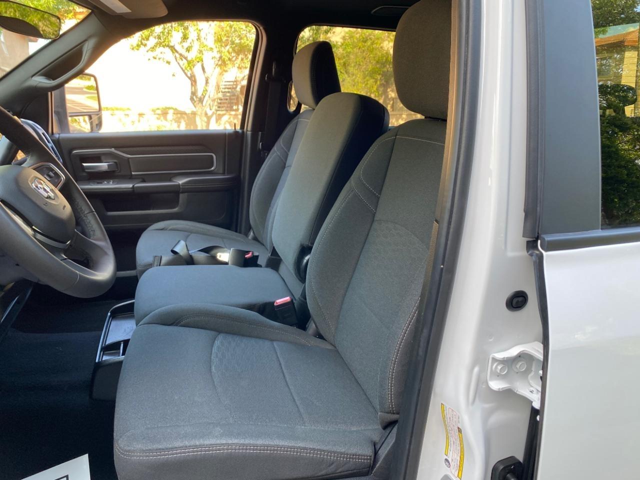 RAM 2500 Big Horn Crew Cab 4WD 2025