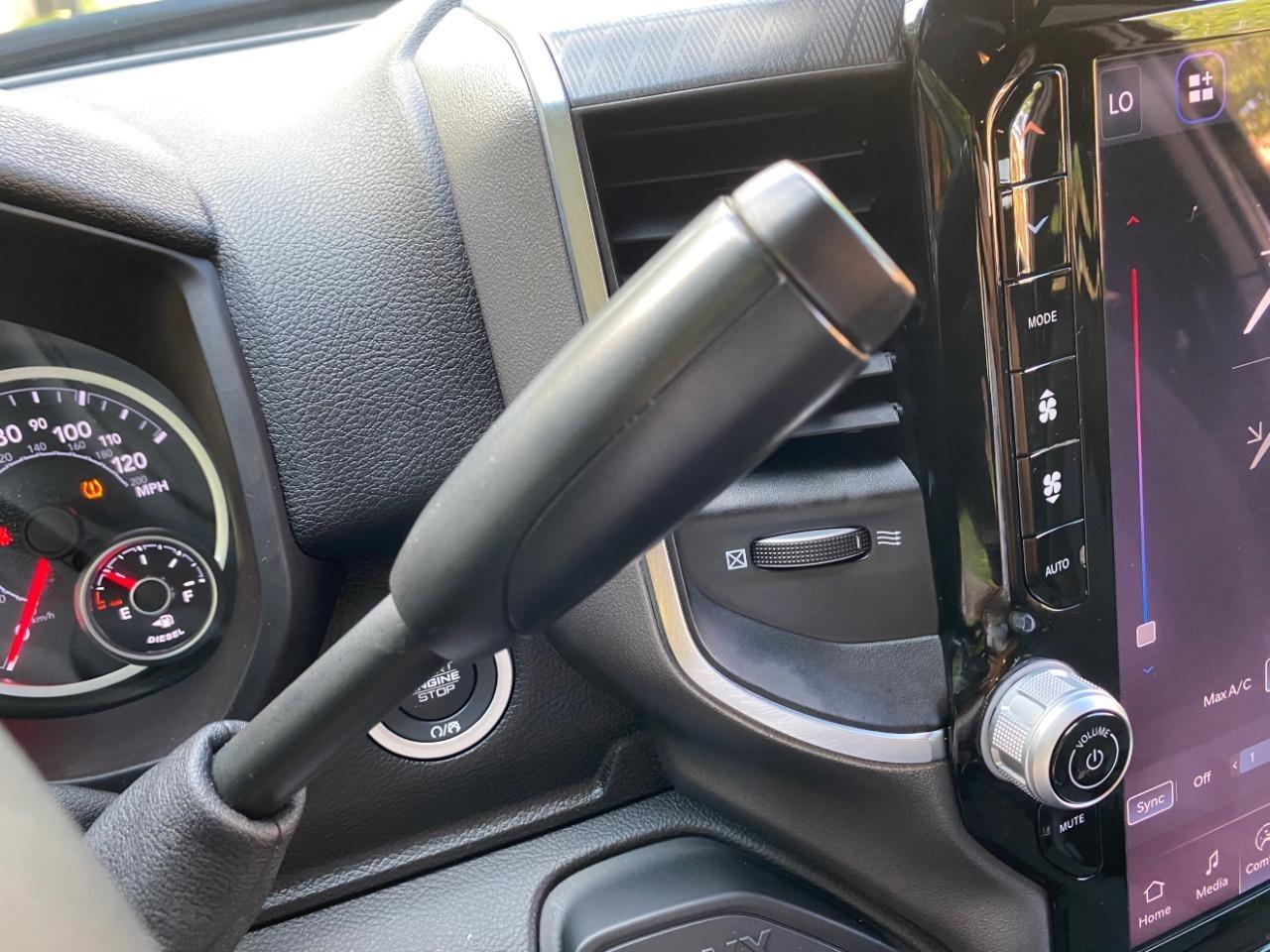 RAM 2500 Big Horn Crew Cab 4WD 2025