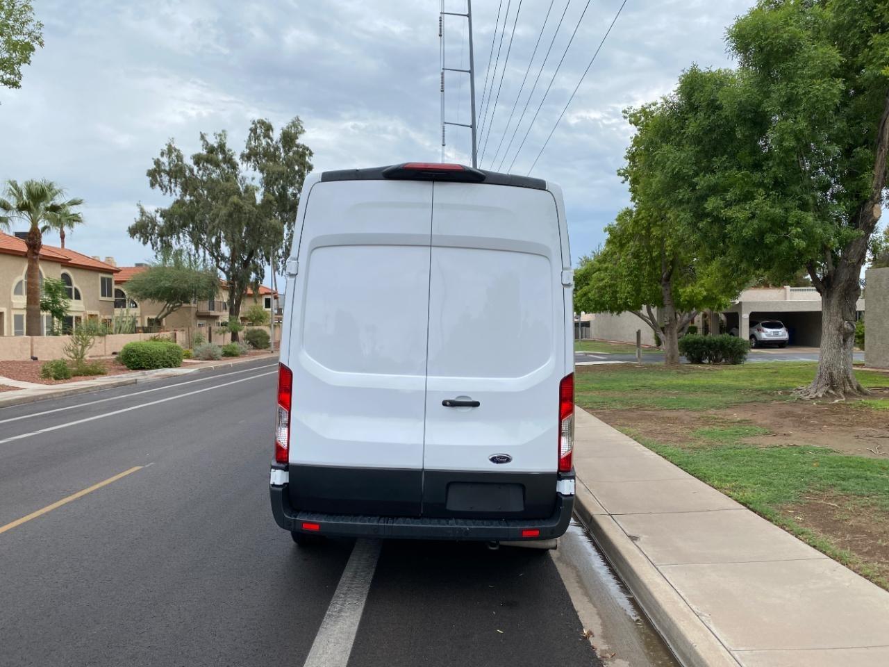 Ford Transit 250 Van Low Roof w/Sliding Pass. 130-in. WB 2021