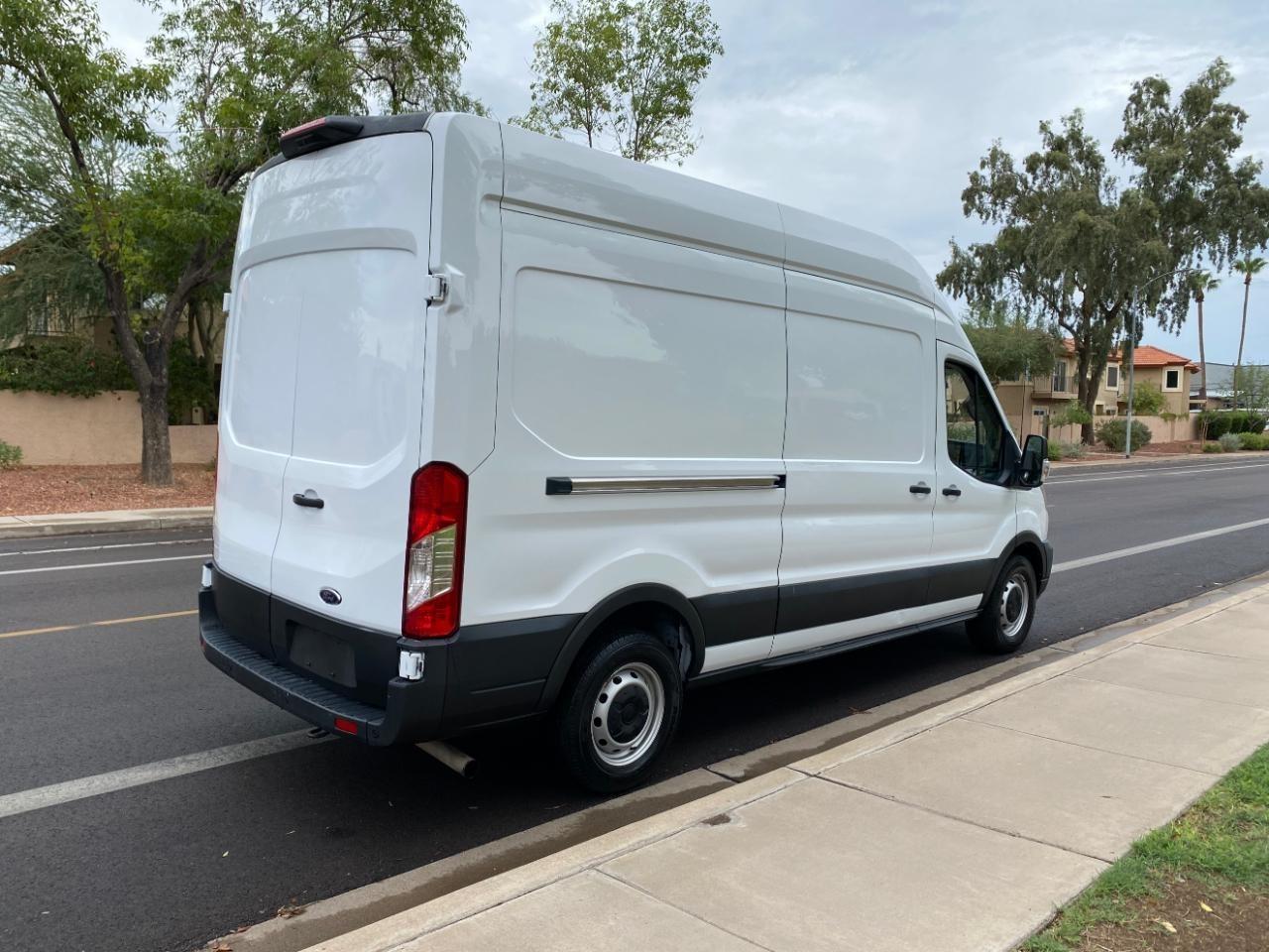 Ford Transit 250 Van Low Roof w/Sliding Pass. 130-in. WB 2021