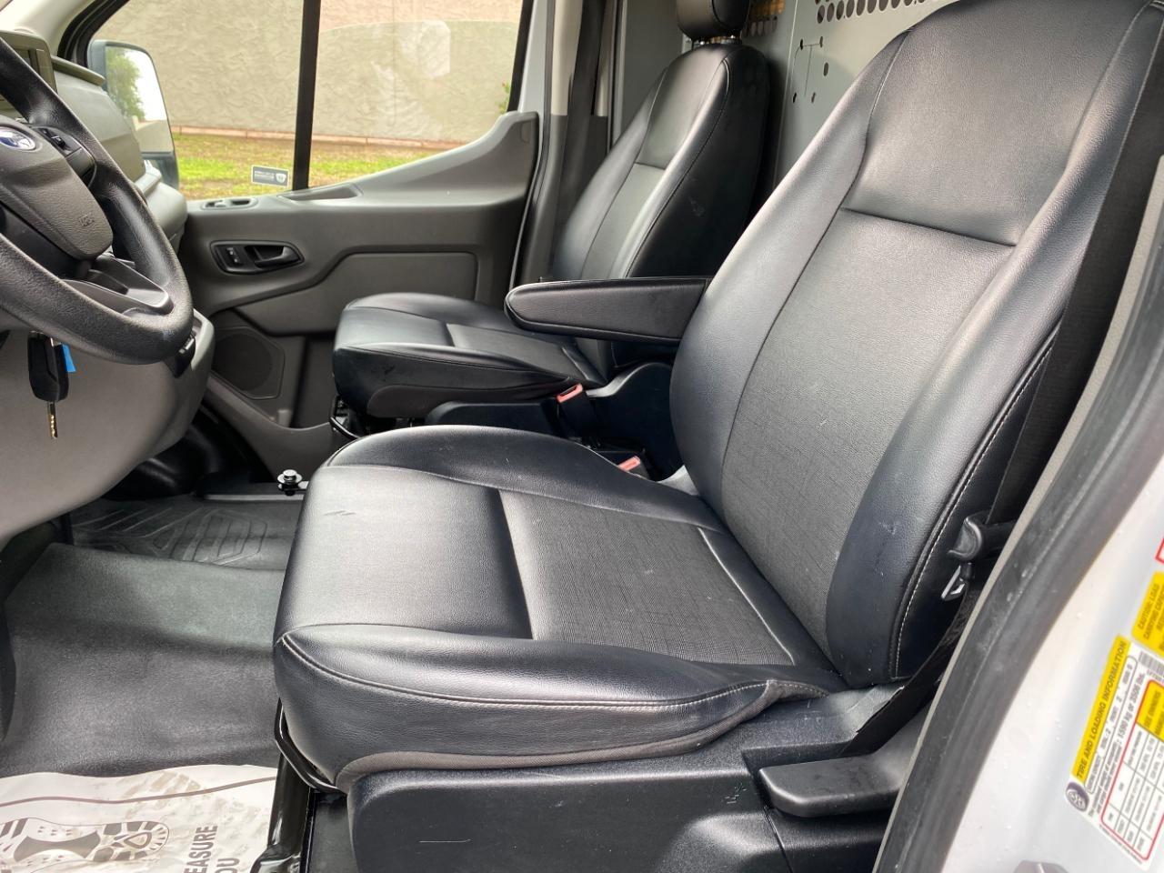 Ford Transit 250 Van Low Roof w/Sliding Pass. 130-in. WB 2021