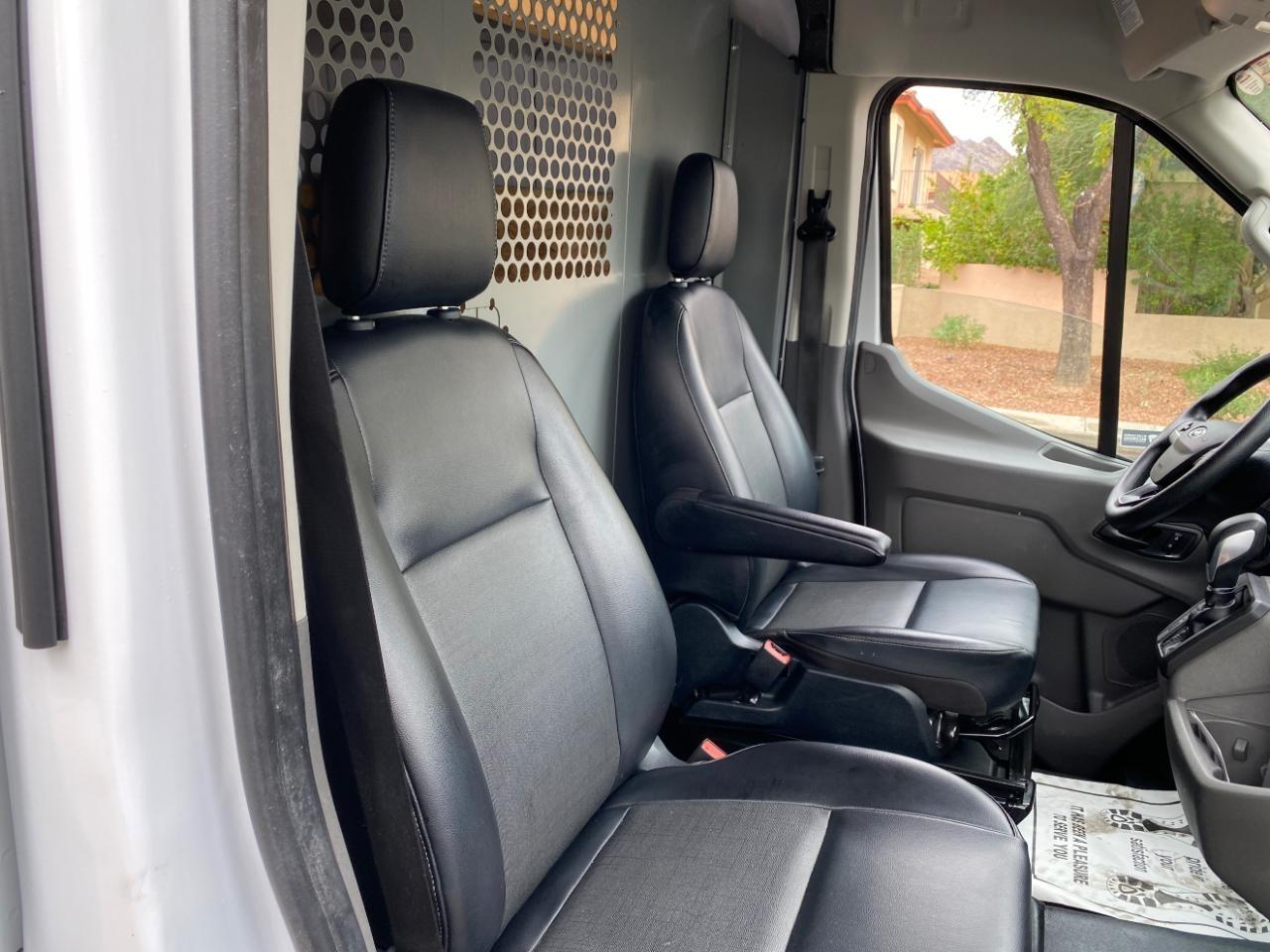 Ford Transit 250 Van Low Roof w/Sliding Pass. 130-in. WB 2021
