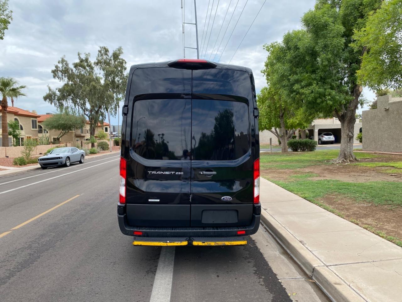 Ford Transit 250 Van High Roof w/Sliding Pass. 148-in. WB EL 2023