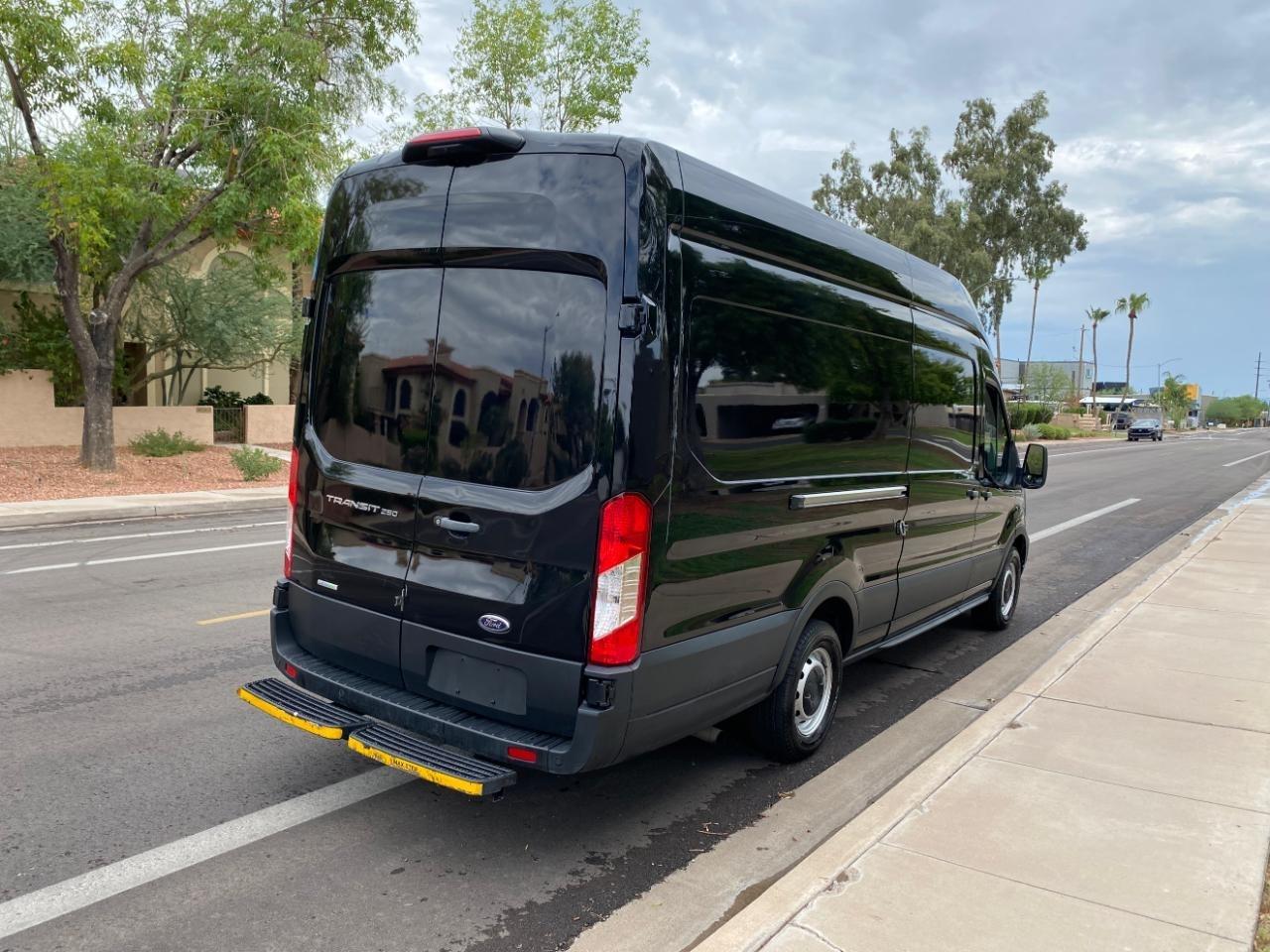 Ford Transit 250 Van High Roof w/Sliding Pass. 148-in. WB EL 2023