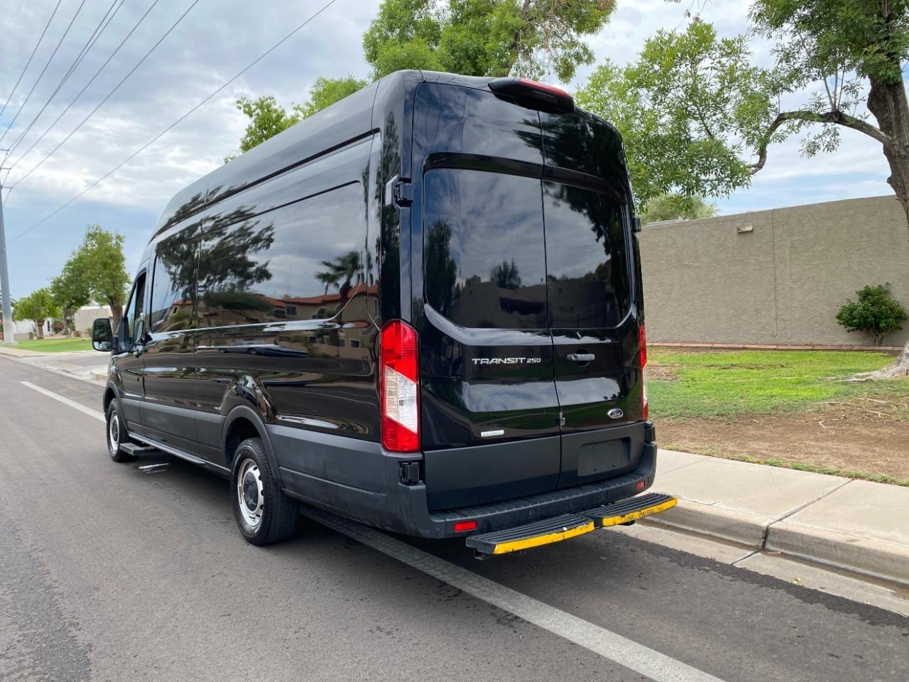 Ford Transit 250 Van High Roof w/Sliding Pass. 148-in. WB EL 2023