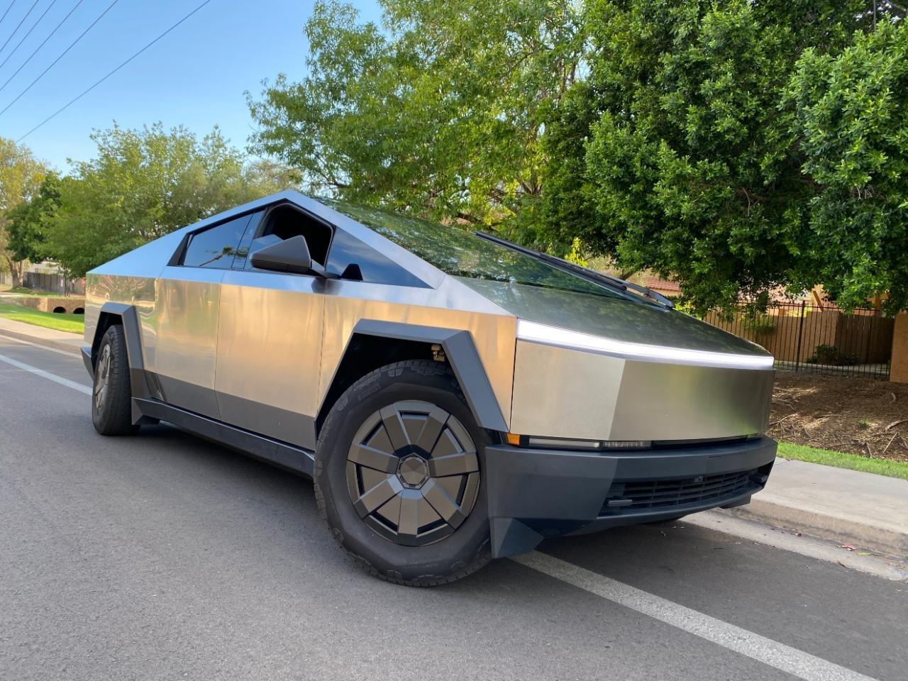 Tesla Cybertruck Base 2025