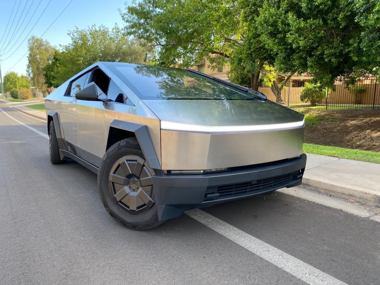 Tesla Cybertruck Base 2025