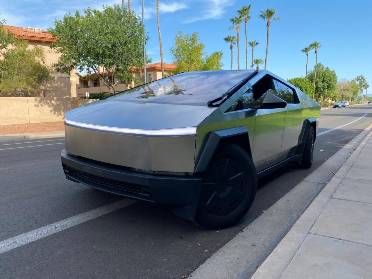 Tesla Cybertruck Base 2025