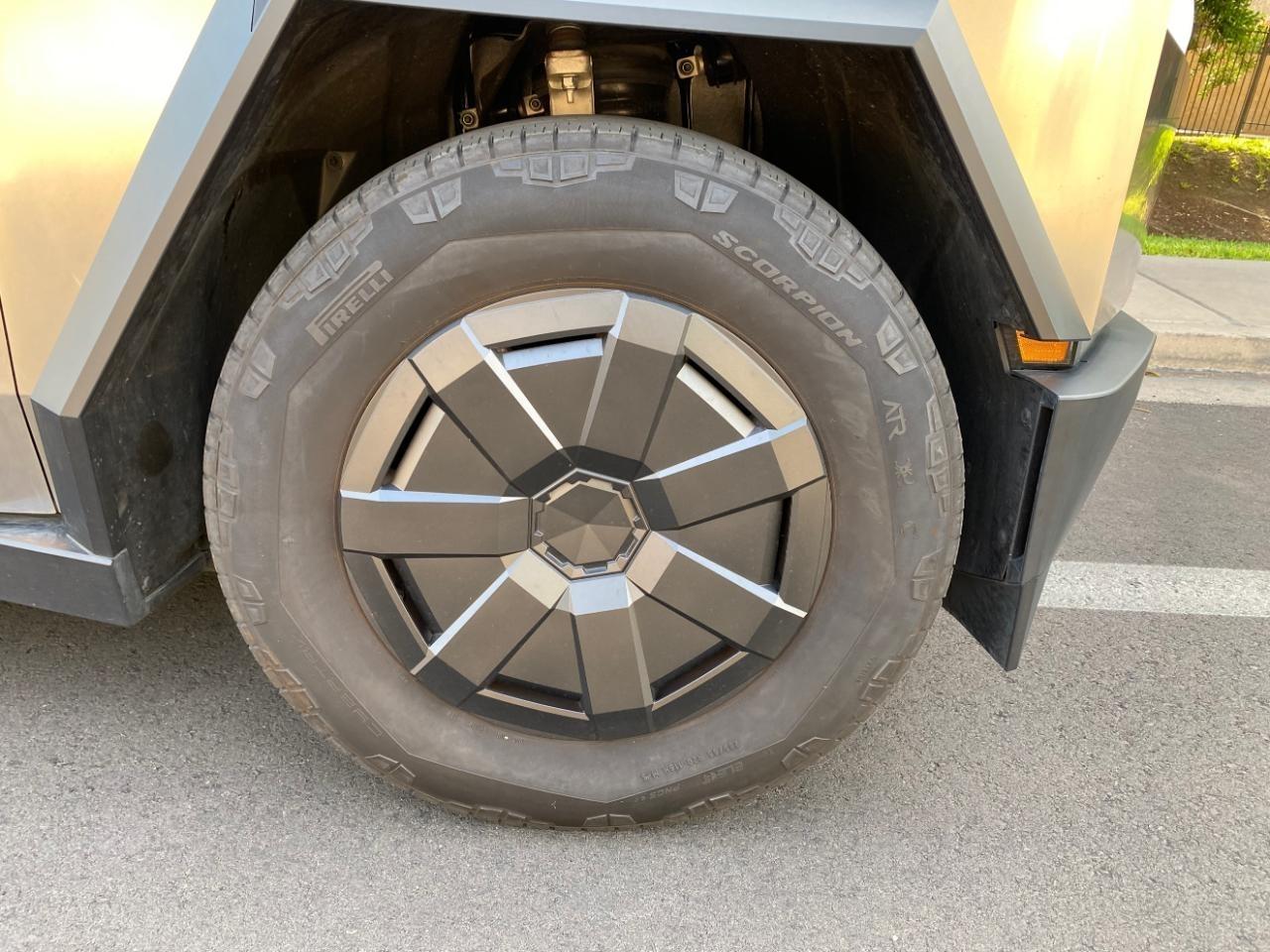 Tesla Cybertruck Base 2025