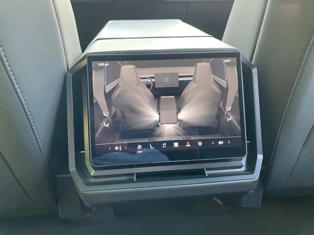 Tesla Cybertruck Base 2025