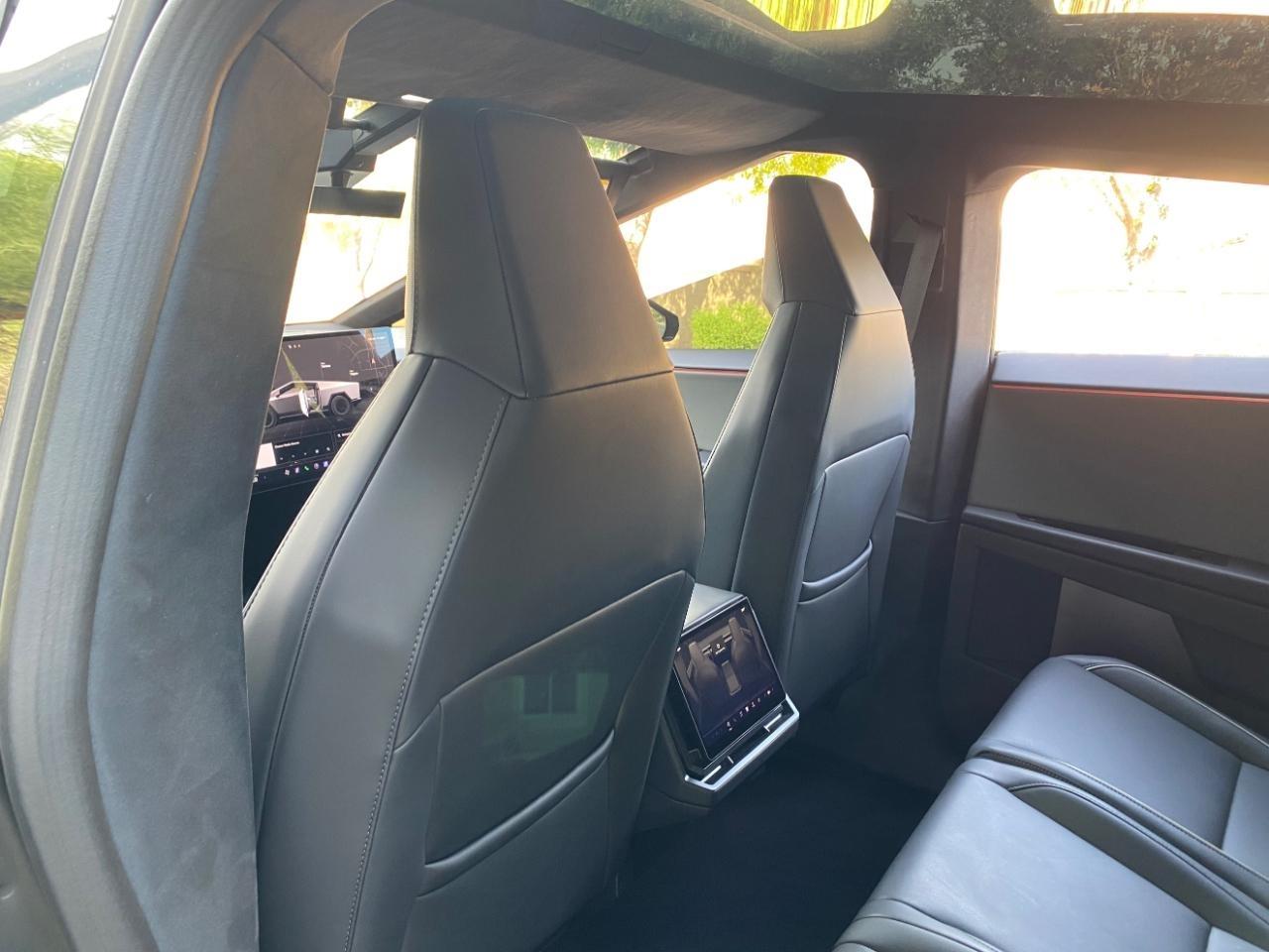 Tesla Cybertruck Base 2025