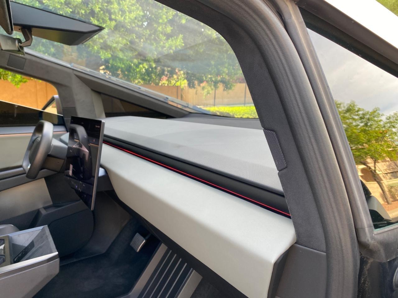 Tesla Cybertruck Base 2025