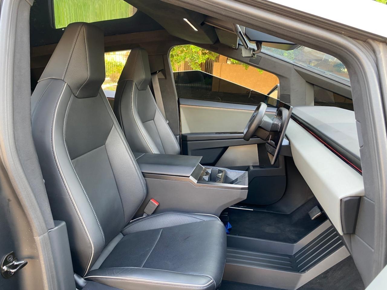 Tesla Cybertruck Base 2025