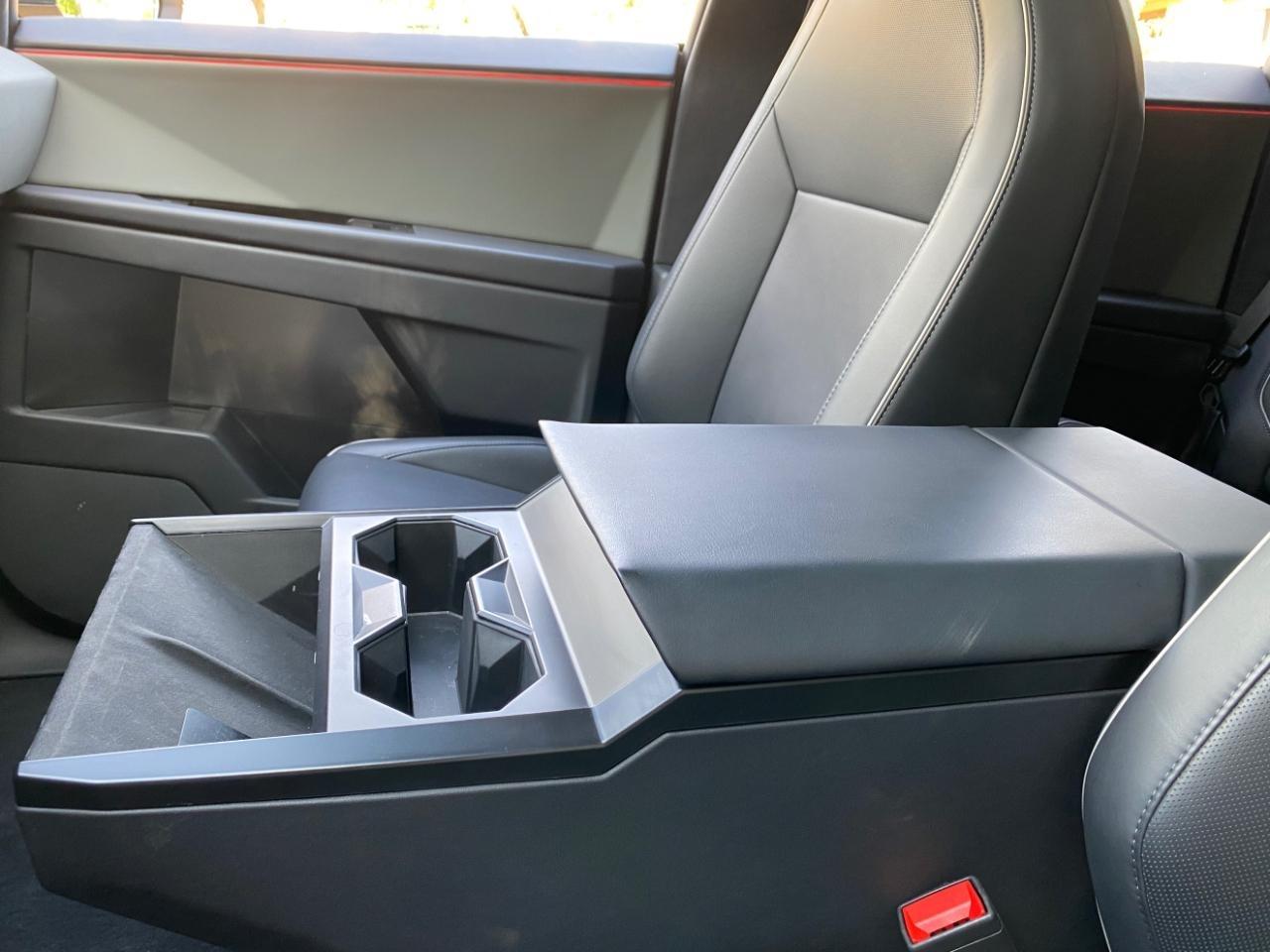 Tesla Cybertruck Base 2025