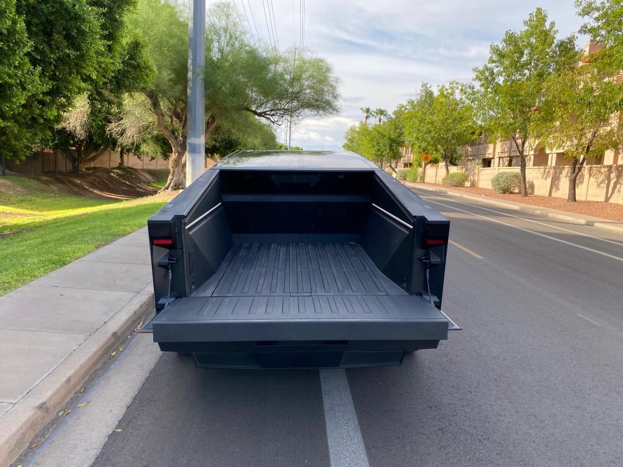 Tesla Cybertruck Base 2025