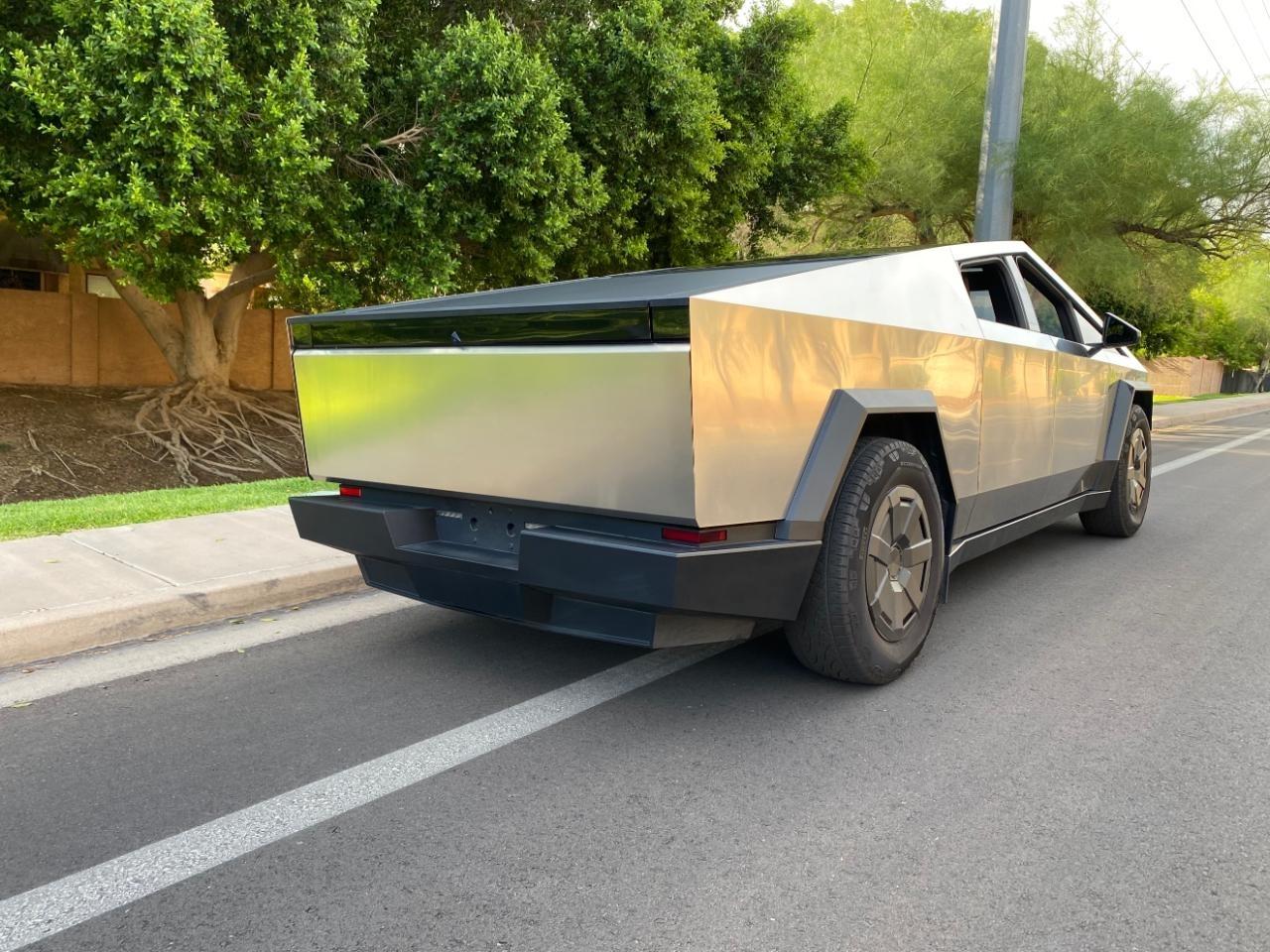 Tesla Cybertruck Base 2025