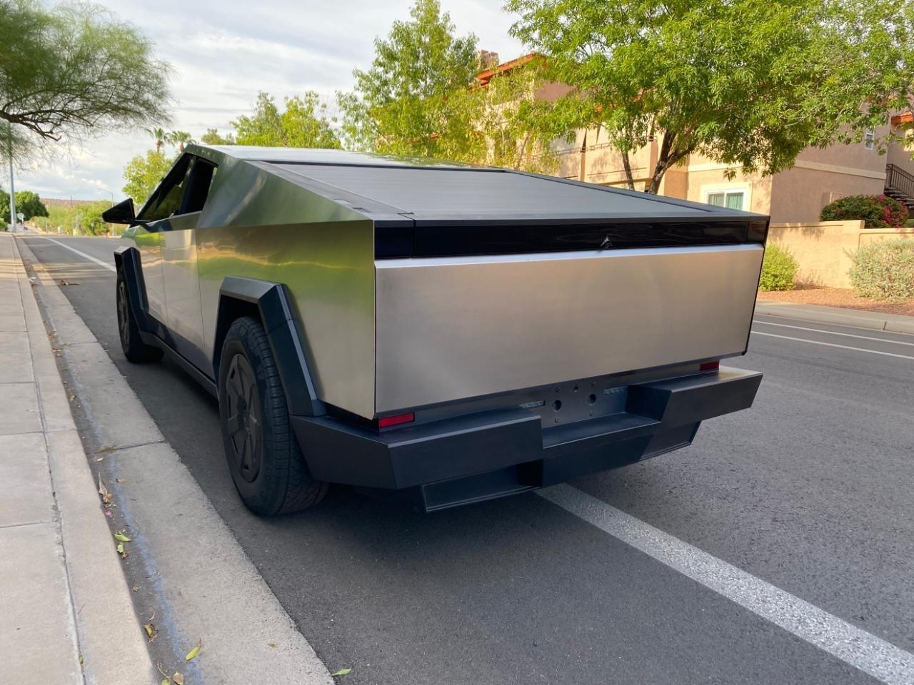 Tesla Cybertruck Base 2025