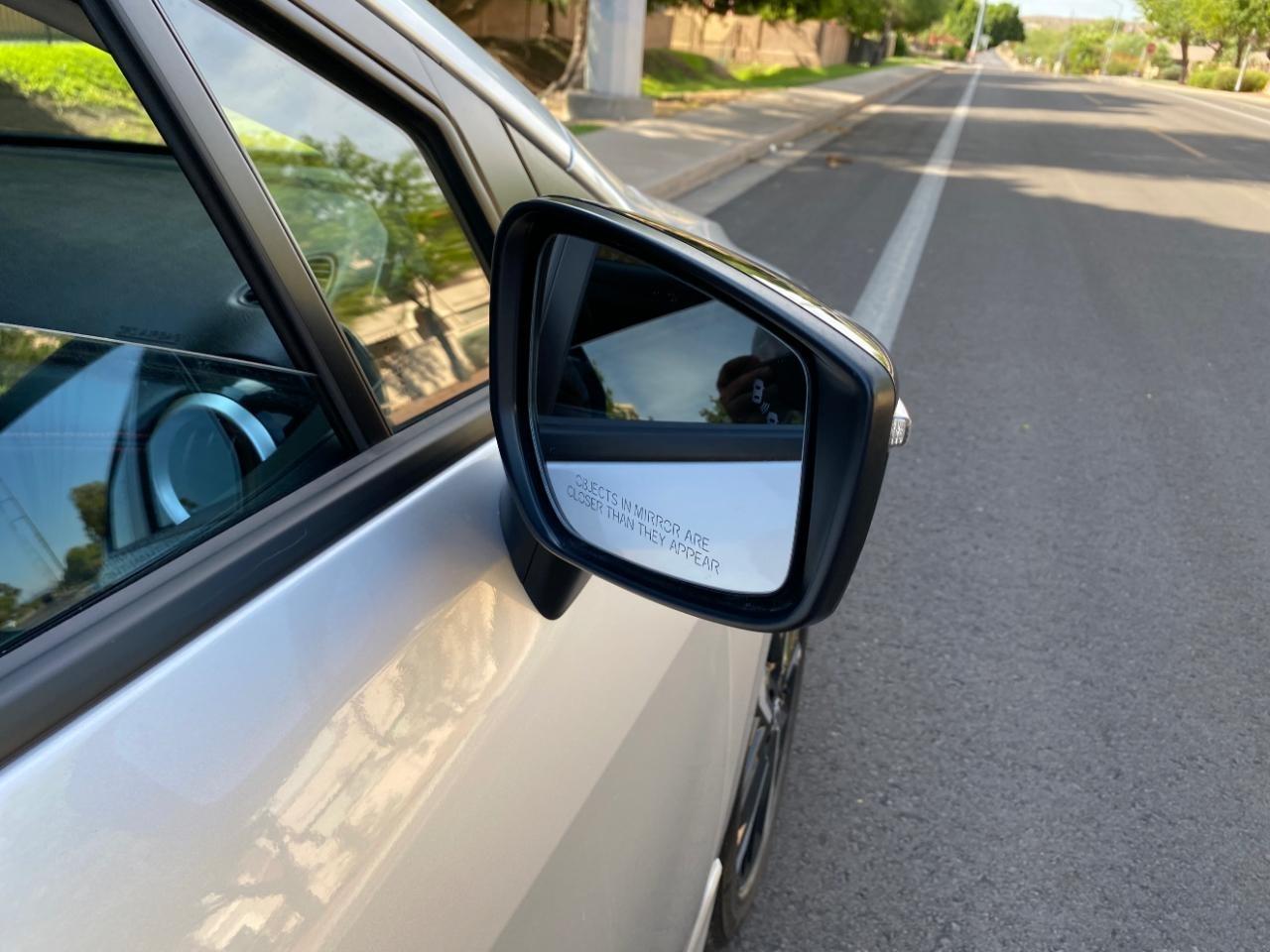 Nissan Versa SR 2025