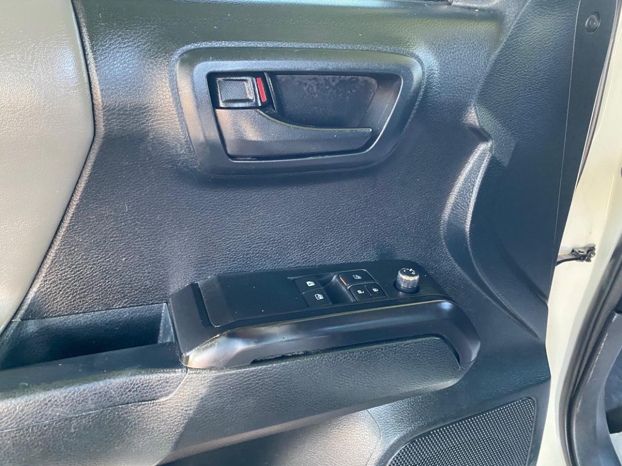 Toyota Tacoma SR5 Access Cab I4 6AT 2WD 2017