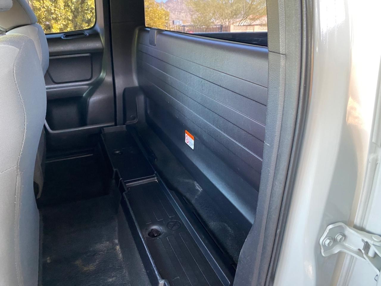 Toyota Tacoma SR5 Access Cab I4 6AT 2WD 2017