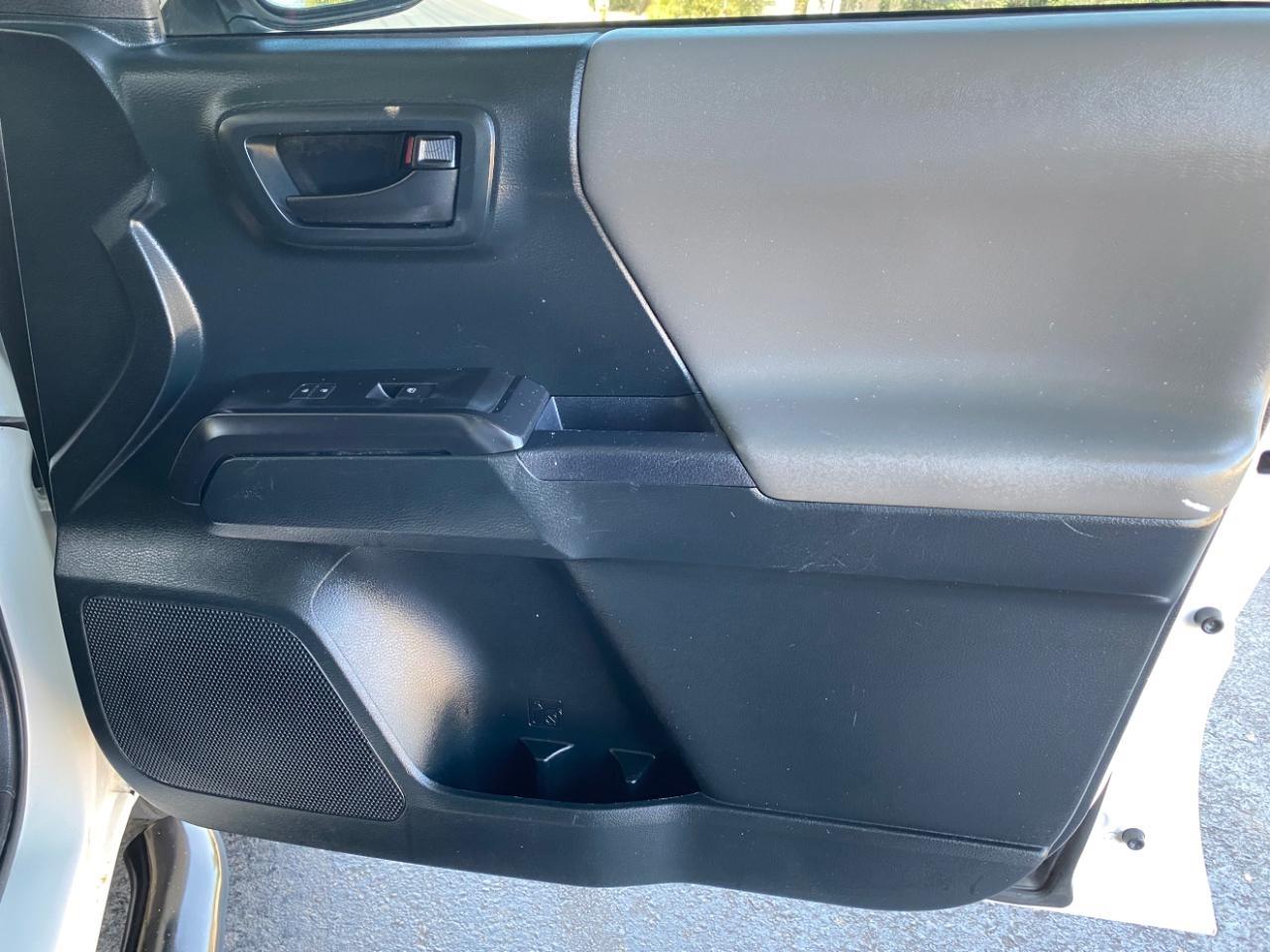 Toyota Tacoma SR5 Access Cab I4 6AT 2WD 2017
