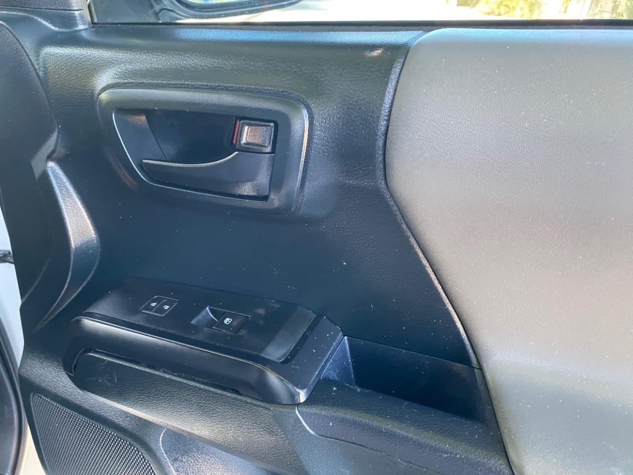 Toyota Tacoma SR5 Access Cab I4 6AT 2WD 2017
