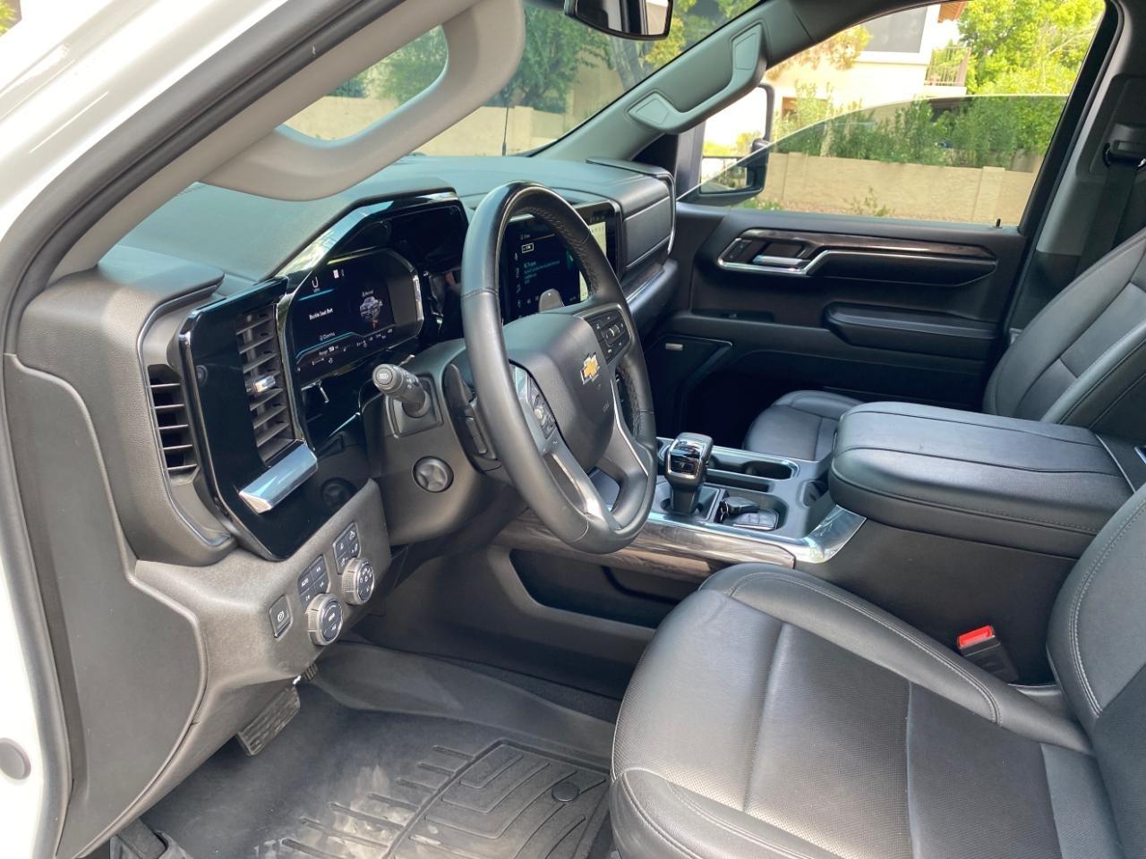 Chevrolet Silverado 1500 LTZ Crew Cab 4WD 2024
