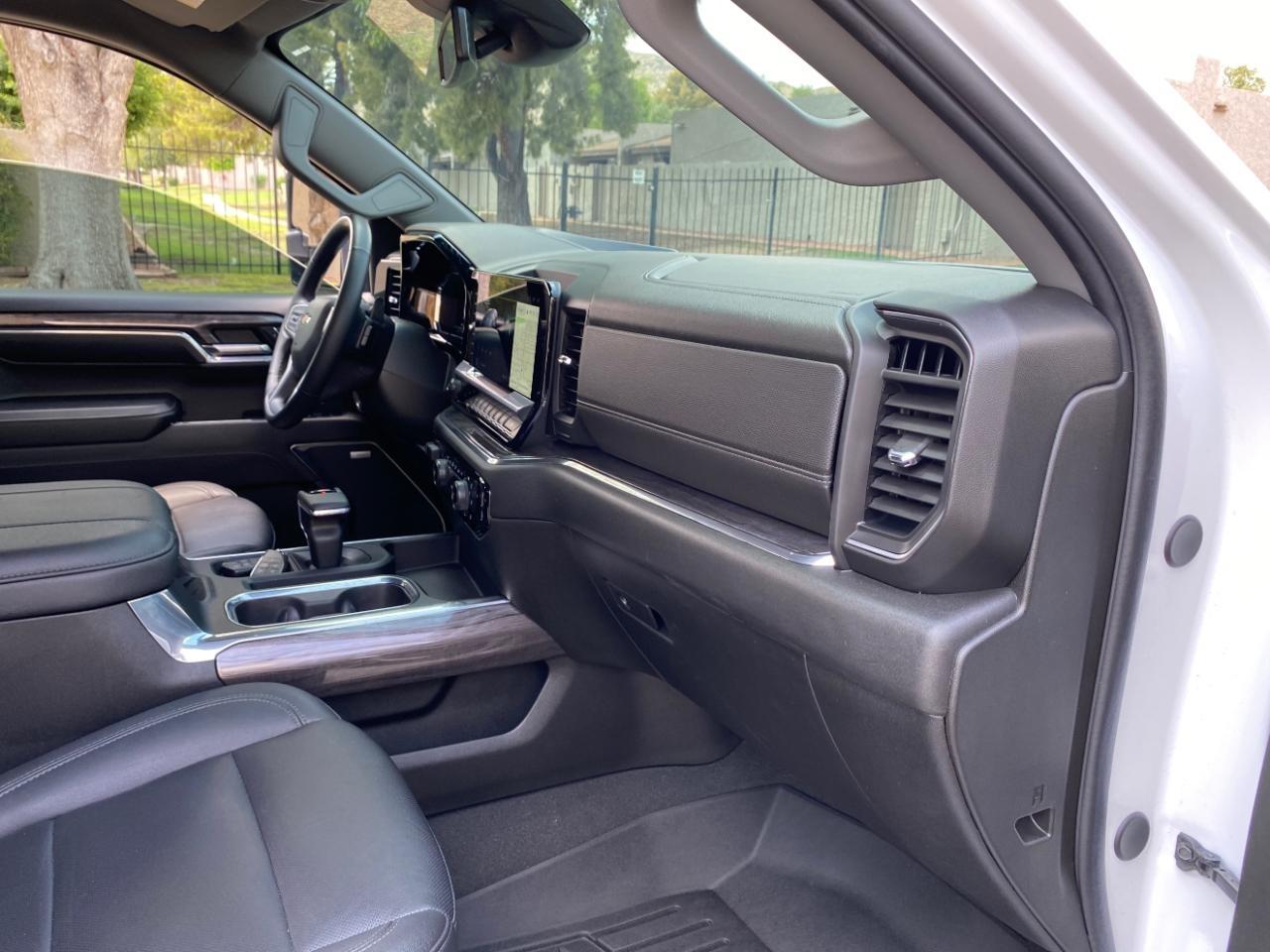 Chevrolet Silverado 1500 LTZ Crew Cab 4WD 2024