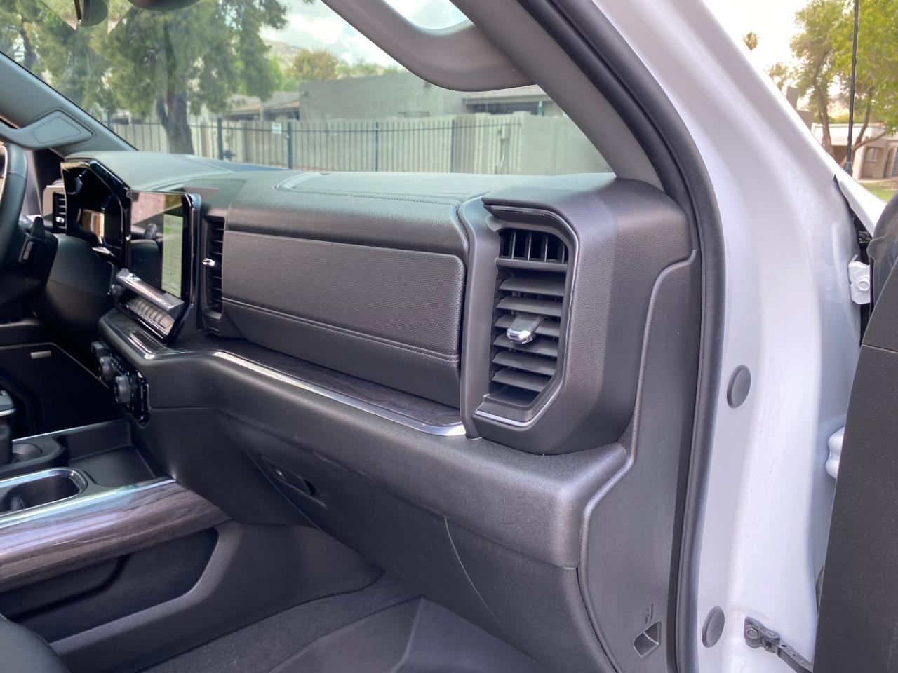 Chevrolet Silverado 1500 LTZ Crew Cab 4WD 2024