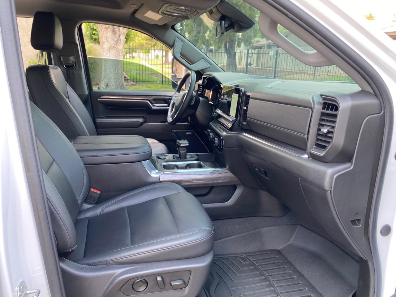 Chevrolet Silverado 1500 LTZ Crew Cab 4WD 2024