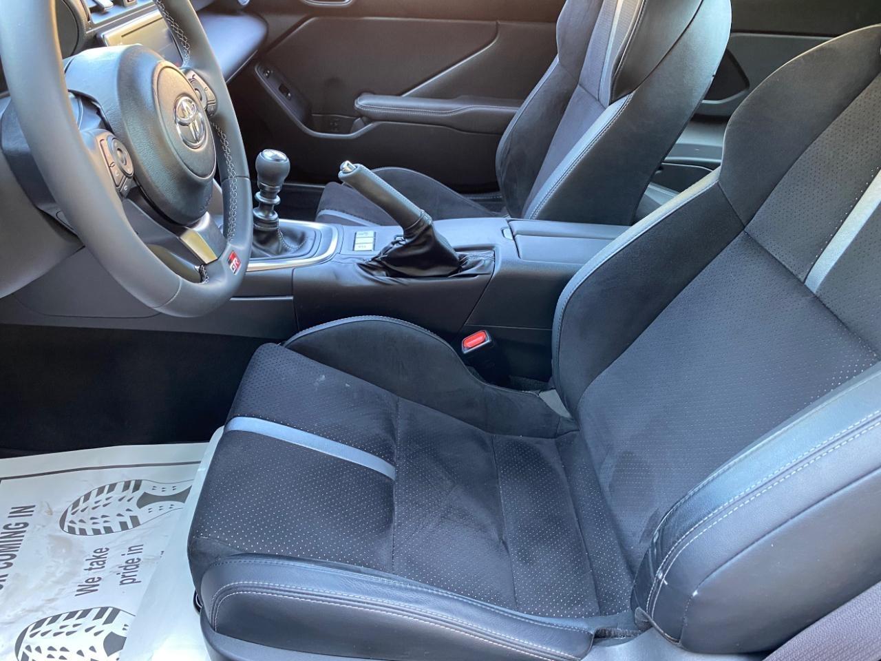 Toyota GR86 Premium 6M 2024
