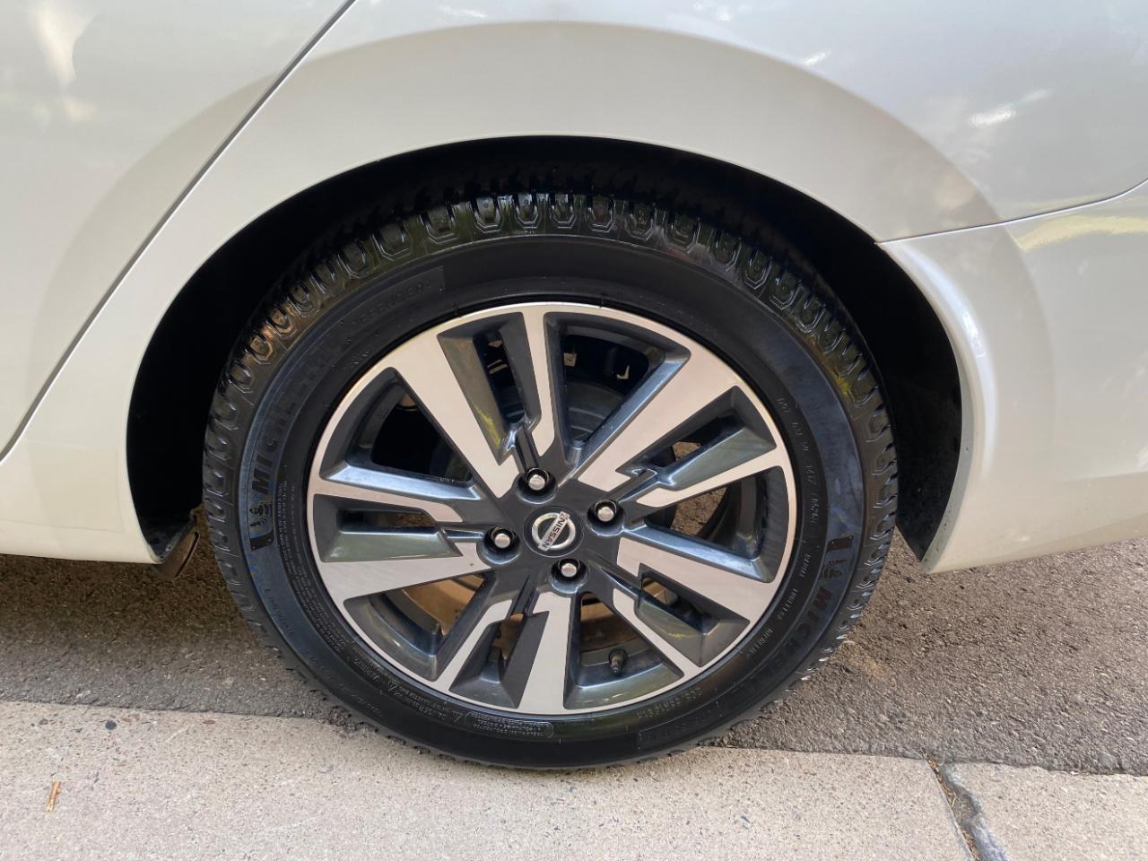 Nissan Versa SV 2022