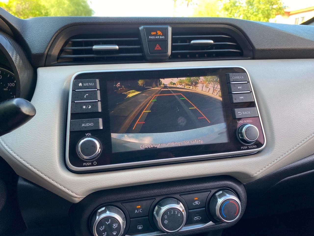 Nissan Versa SV 2022