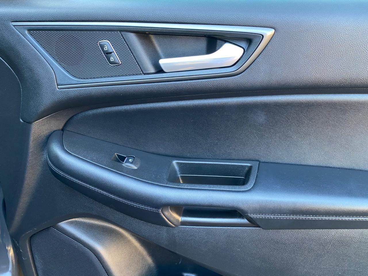 Ford Edge SE FWD 2021
