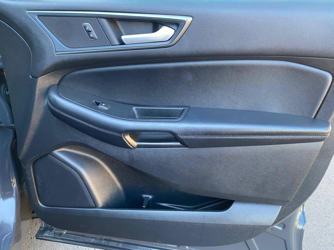 Ford Edge SE FWD 2021