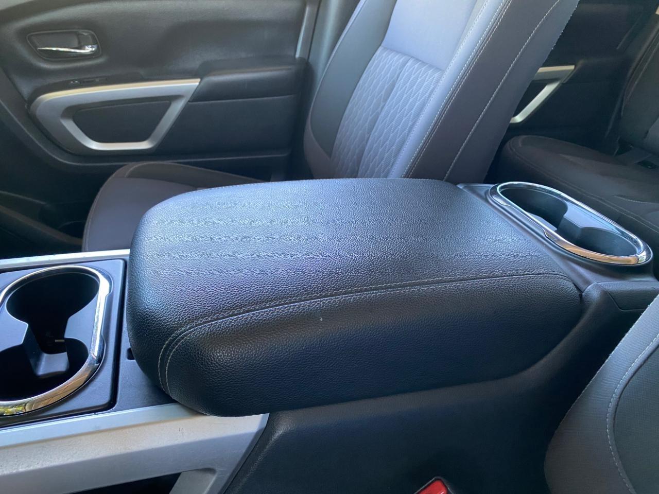 Nissan Titan SV Crew Cab 2WD 2021
