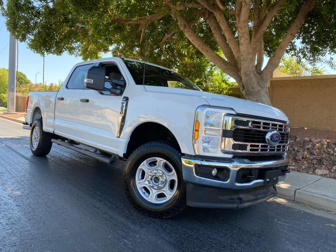 Ford F-250 SD XL Crew Cab 4WD 2025
