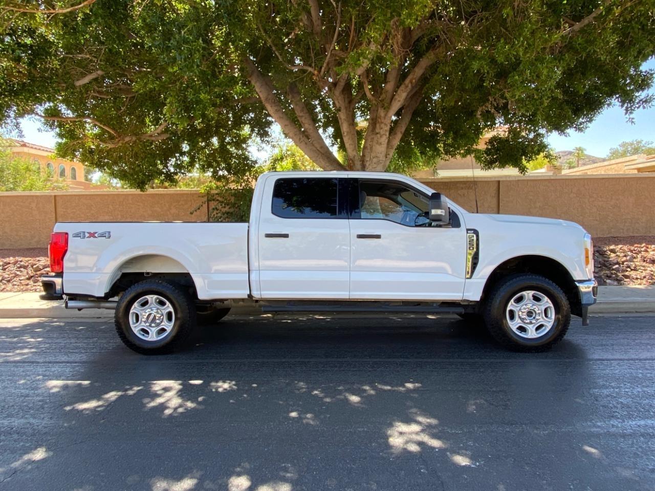 Ford F-250 SD XL Crew Cab 4WD 2025